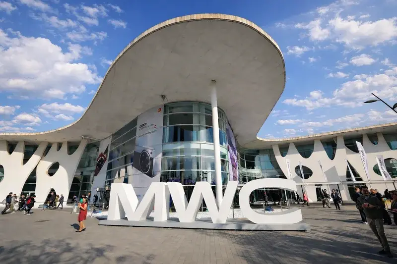 Mwc barcelona exterior sky 800x533